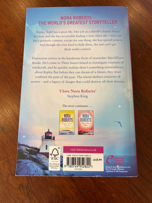 Heaven and earth. Nora Roberts. 2017.