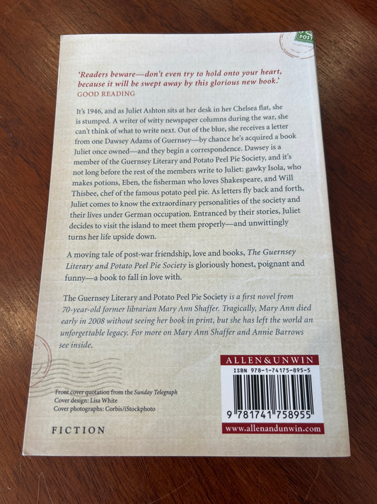 Guernsey, Literary and Potato Peel Pie Society. Mary Ann Shaffer & Annie Barrows. 2009.
