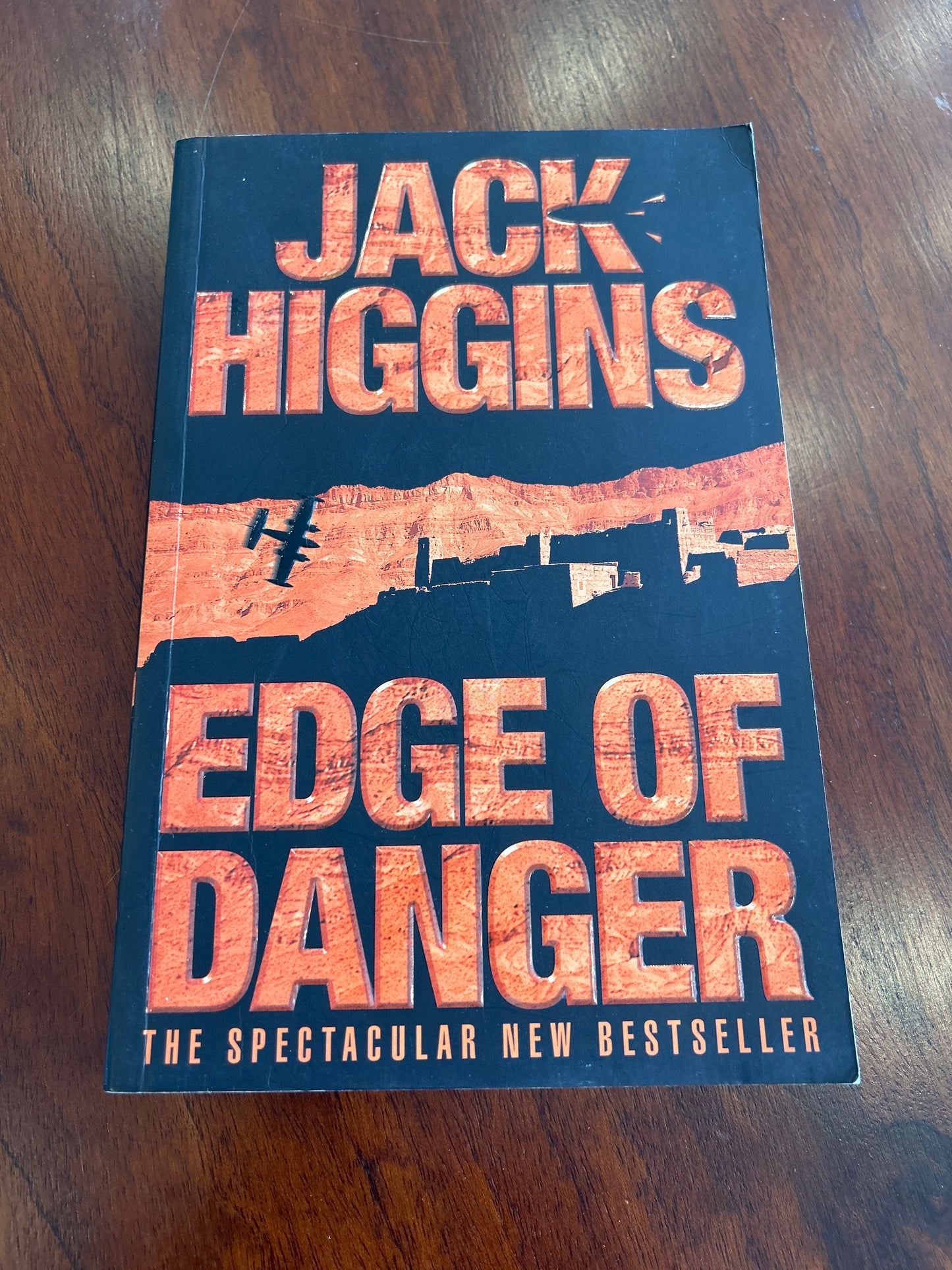 Edge of danger. Jack Higgins. 2001.