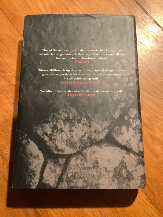 Q is for quarry. Sue Grafton. 2002.