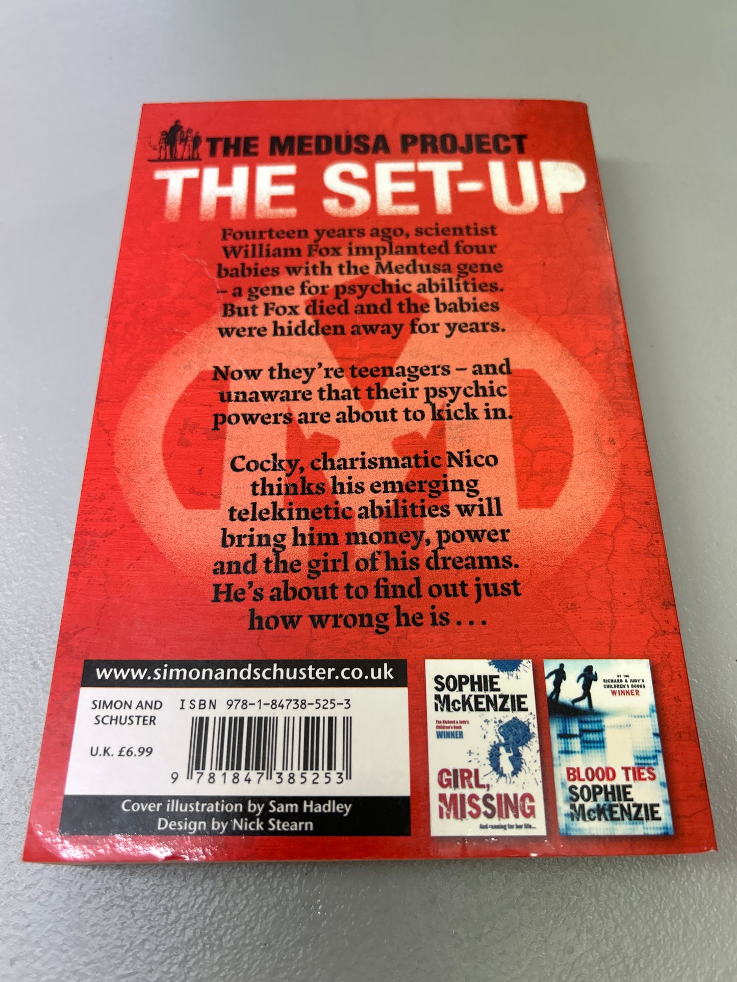 Medusa project: the set-up. Sophie McKenzie. 2009.