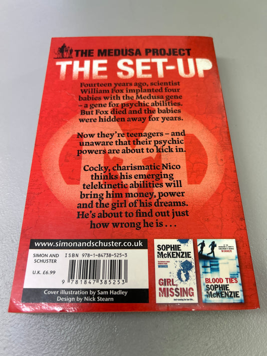 Medusa project: the set-up. Sophie McKenzie. 2009.