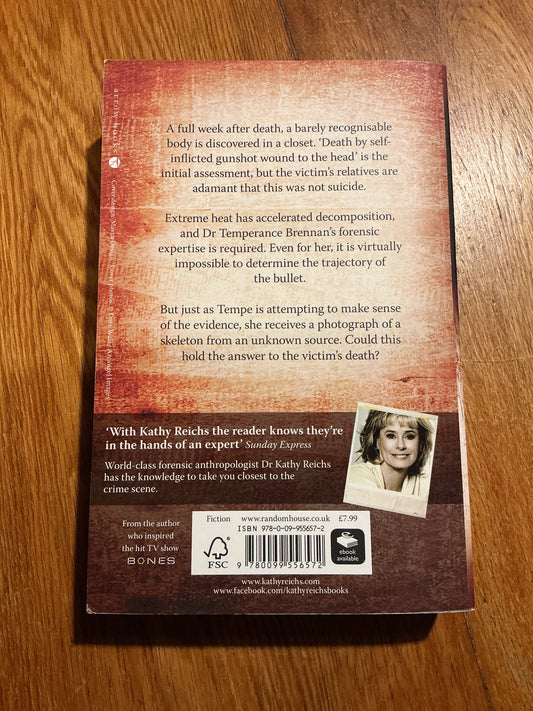 Cross bones. Kathy Reichs. 2013.