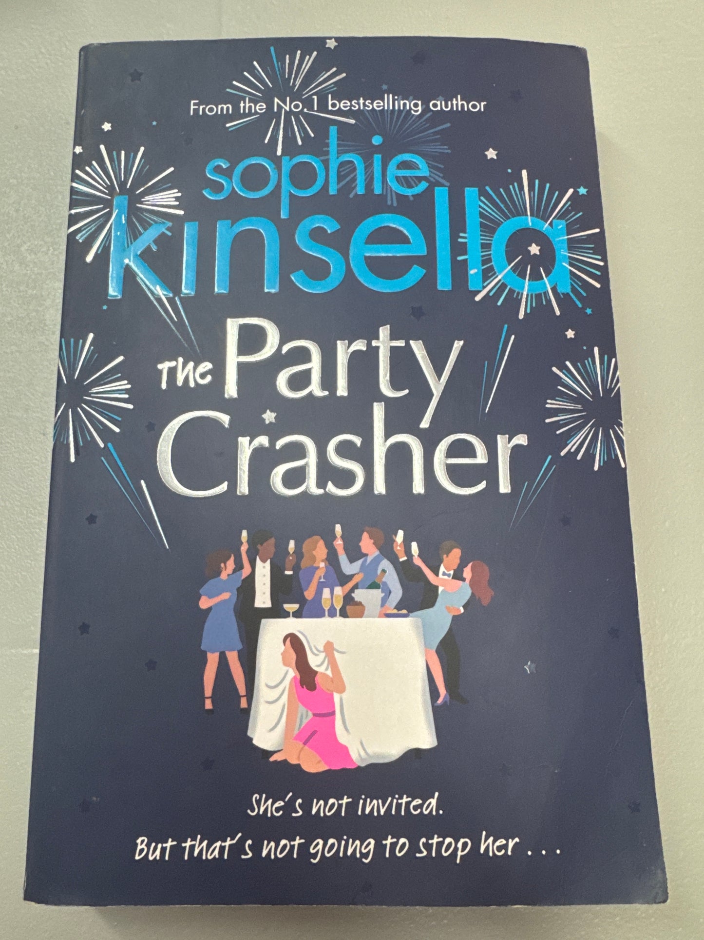 Party crasher. Sophie Kinsella. 2021.