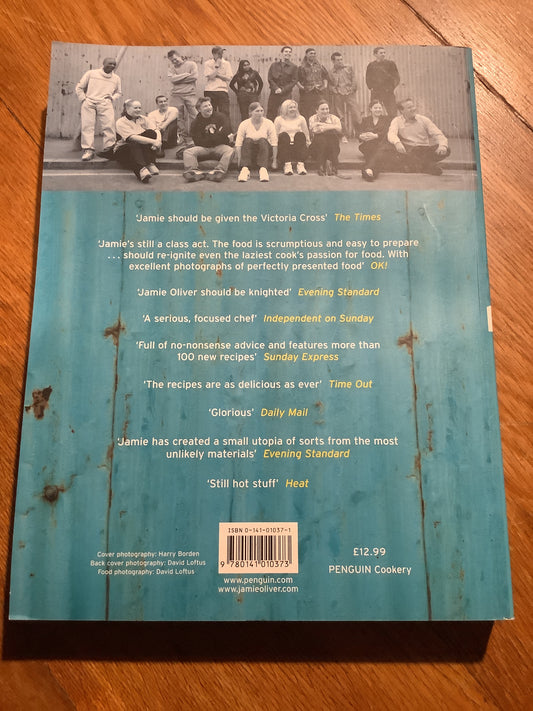 Jamie's kitchen. Jamie Oliver. 2004.