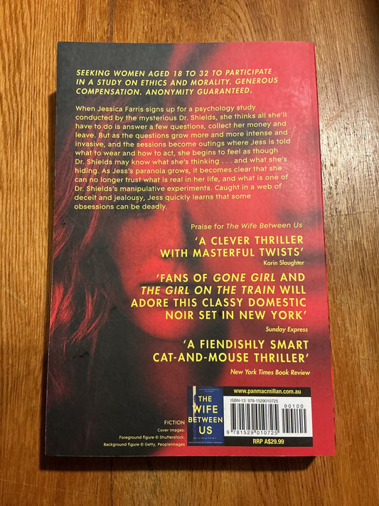 Anonymous girl. Greer Hendricks and Sarah Pekkanen. 2019.