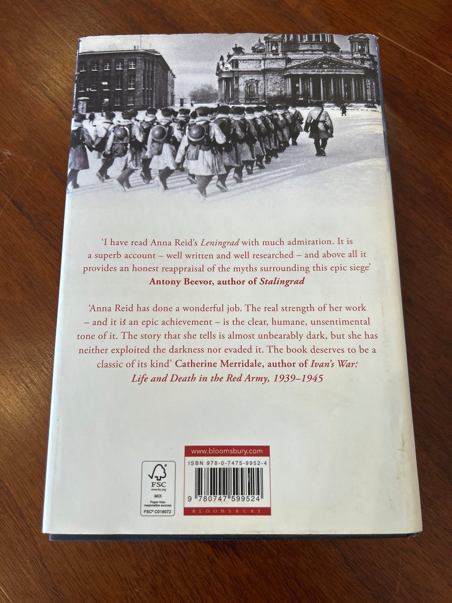 Leningrad: tragedy of a city under siege 1941-44. Anna Reid. 2011.
