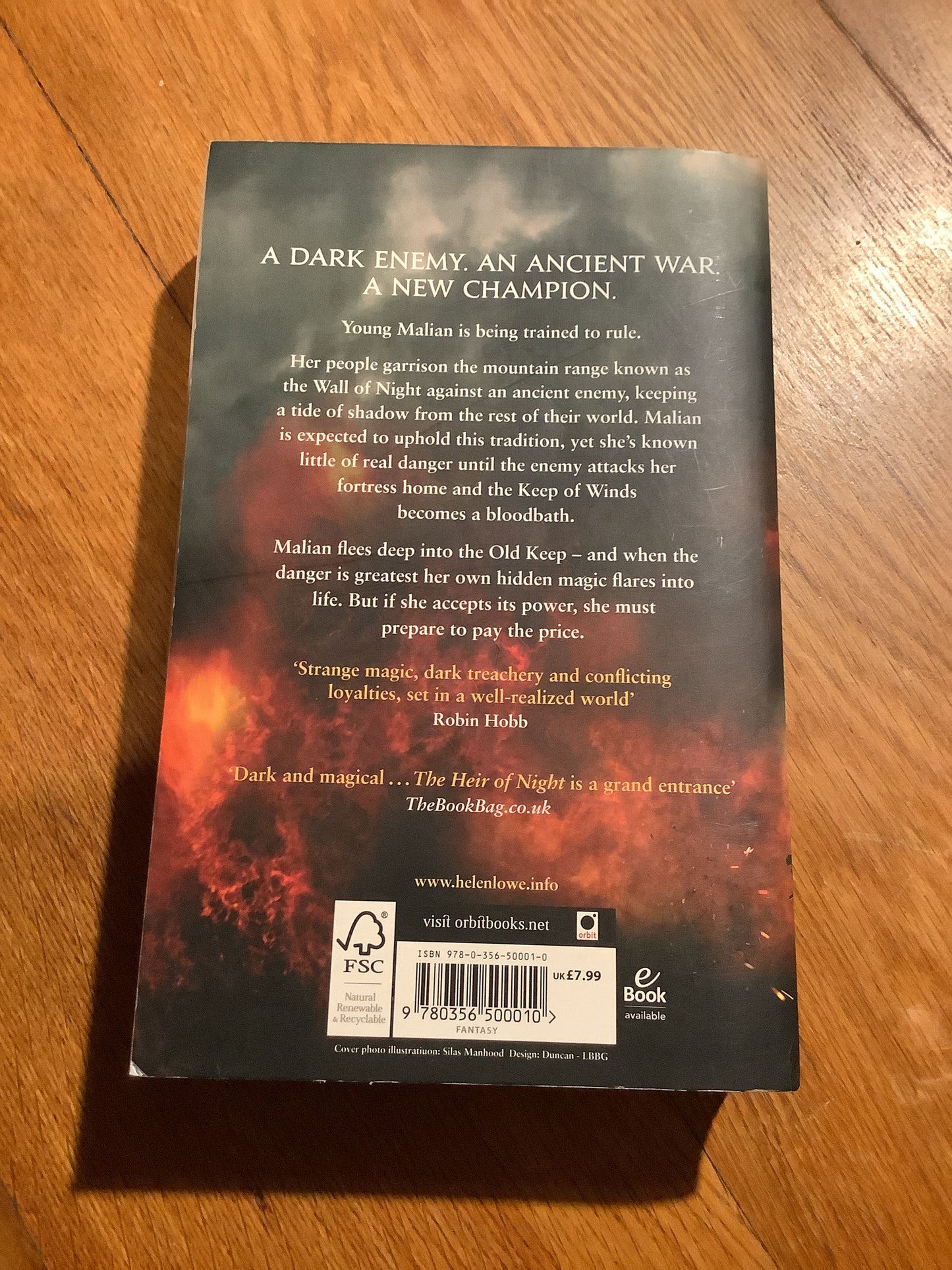 Heir of night. Helen Lowe. 2012.