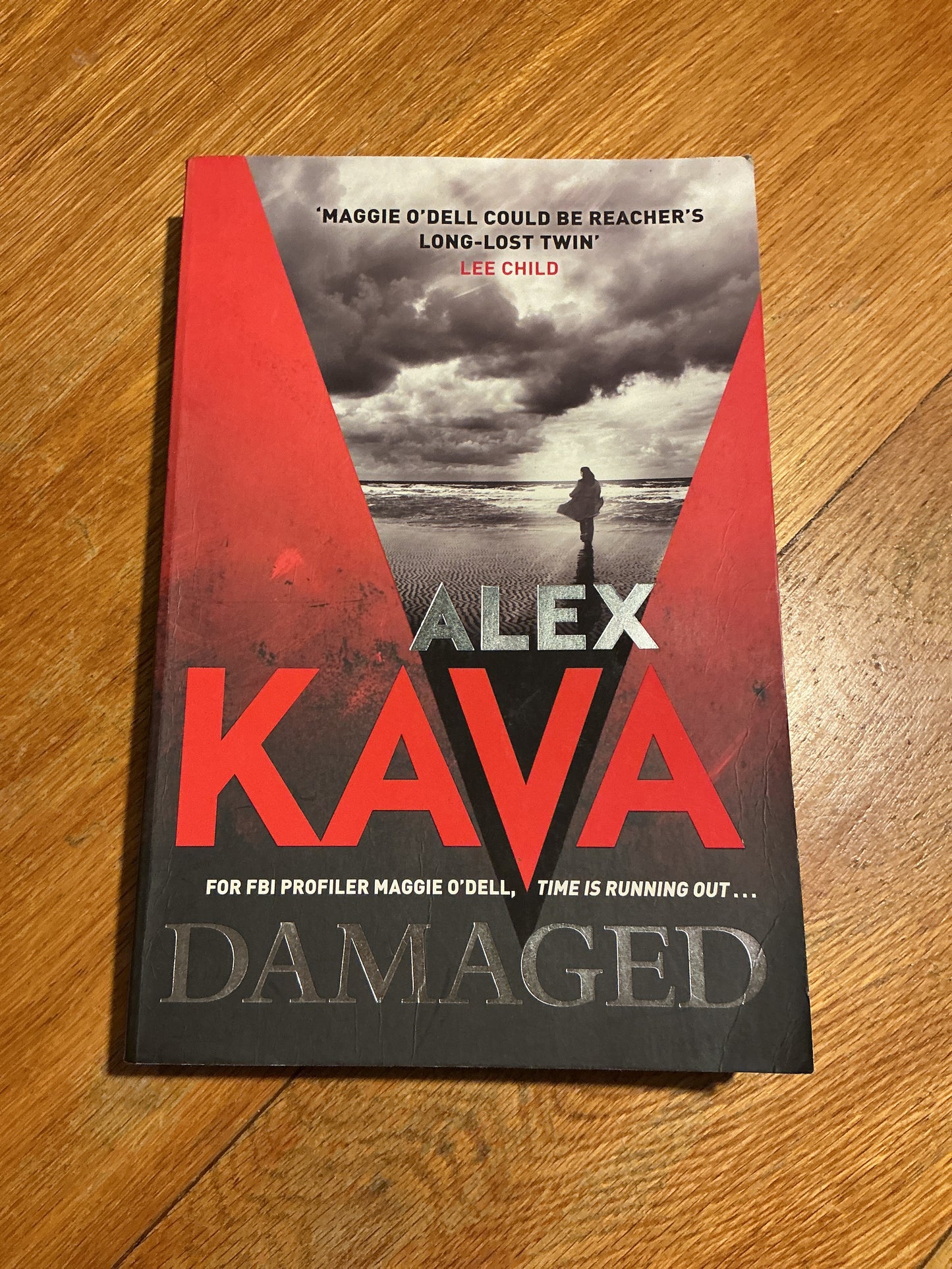 Damaged. Alex Kava. 2010.