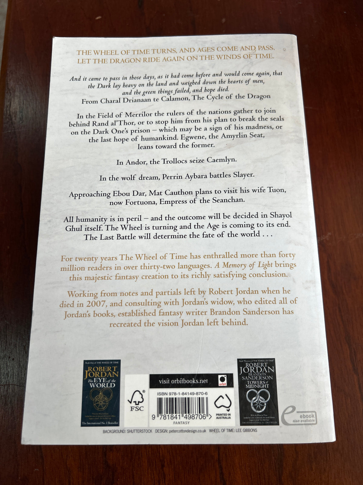 Memory of light. Robert Jordan & Brandon Sanderson. 2013.