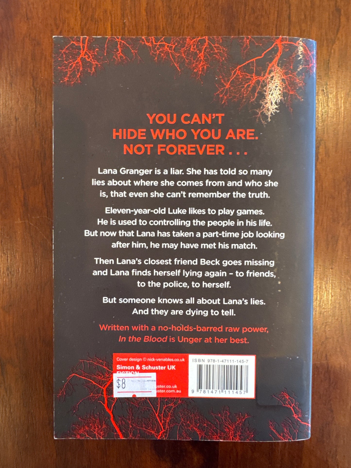 In the blood. Lisa Unger. 2014.