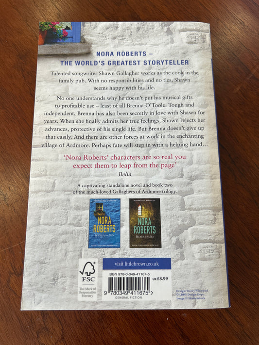 Tears of the moon. Nora Roberts .2016.