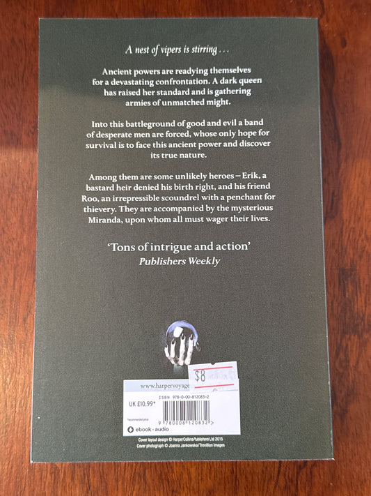 Shadow of a dark queen. Raymond E. Feist. 2015.