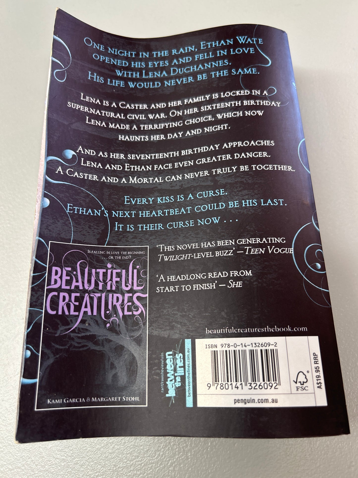 Beautiful darkness. Kami Garcia & Margaret Stohl. 2010.