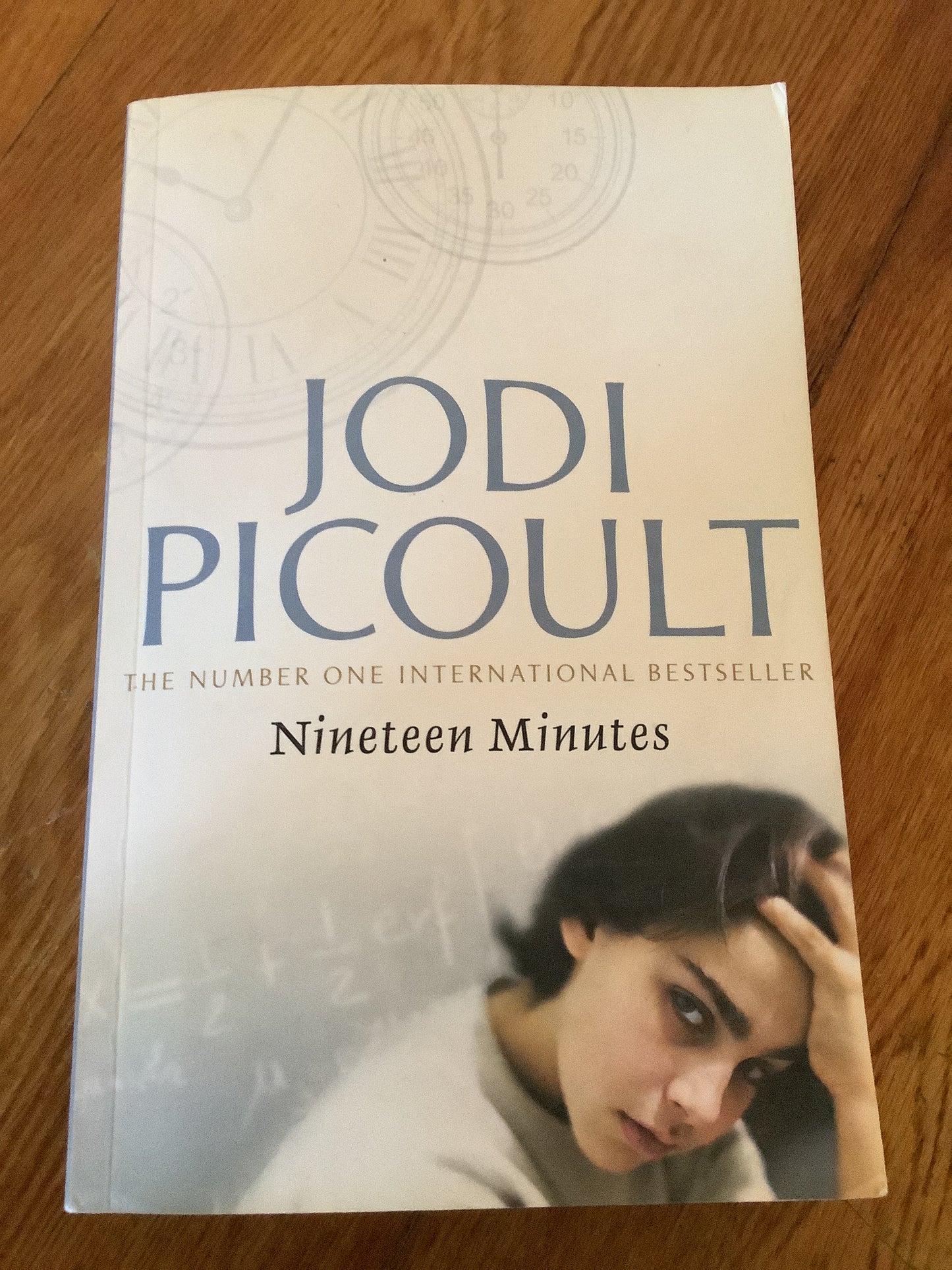 Nineteen minutes. Jodie Picoult. 2009.