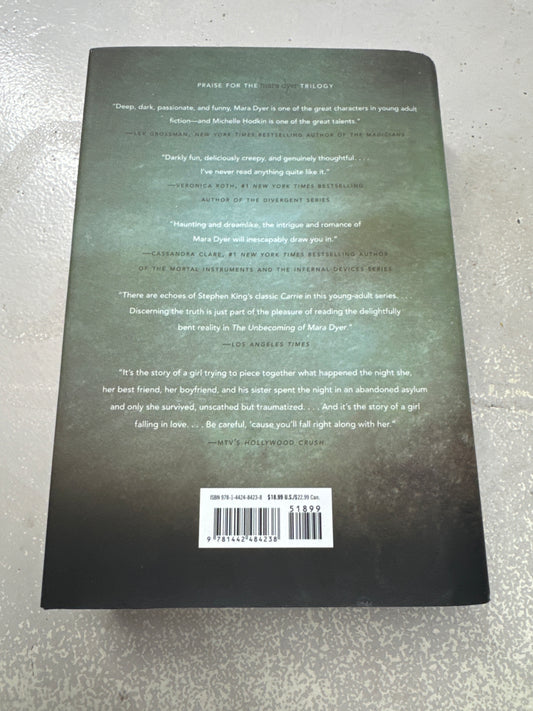 Retribution of Mara Dyer. Michelle Hodkin. 2014.