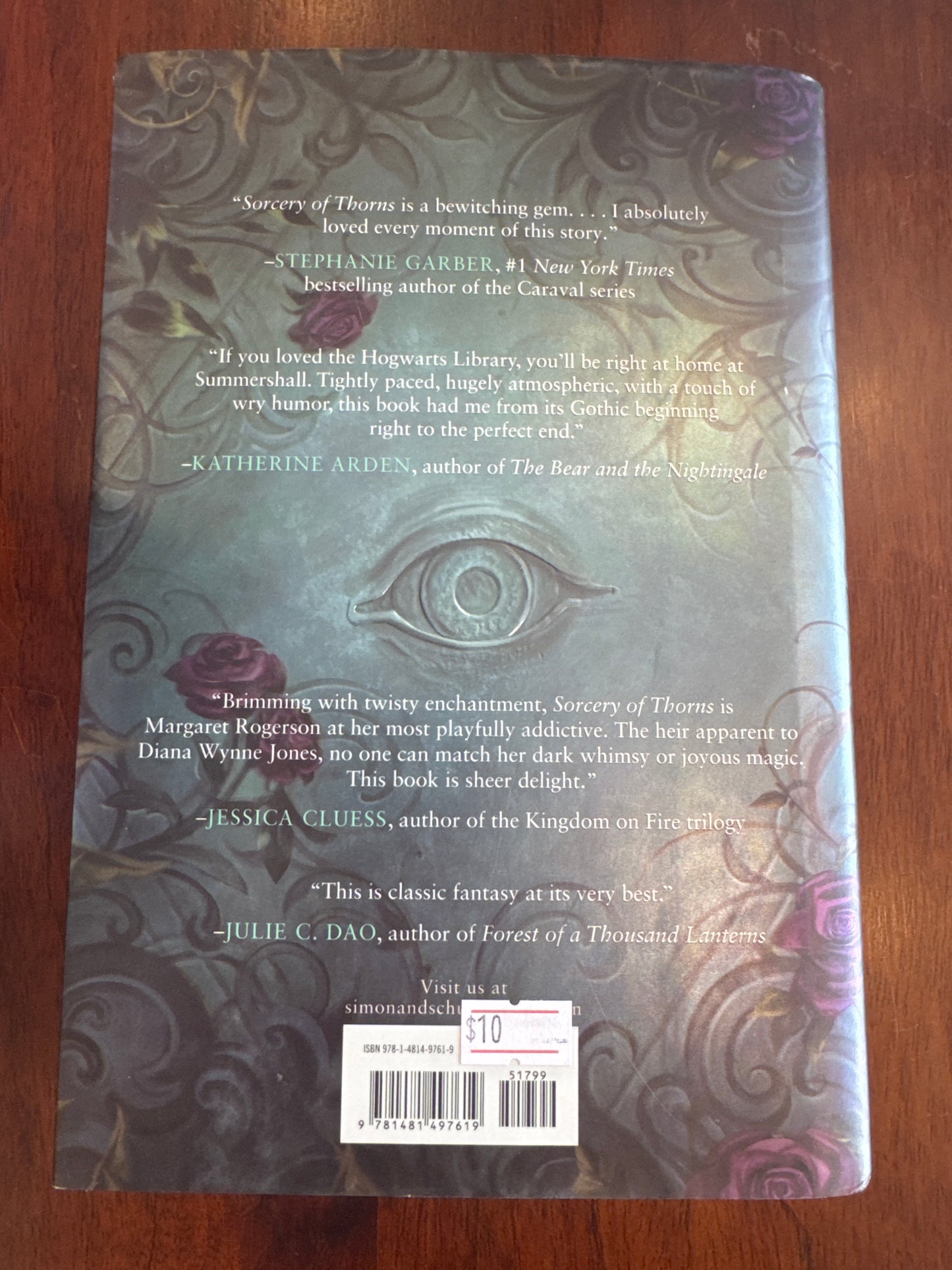 Sorcery of Thorns. Margaret Rogerson. 2019.