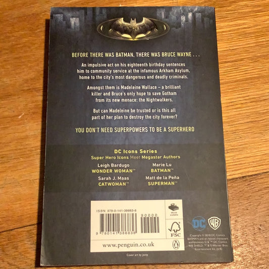 Batman: nightwalker. Marie Lu. 2018.