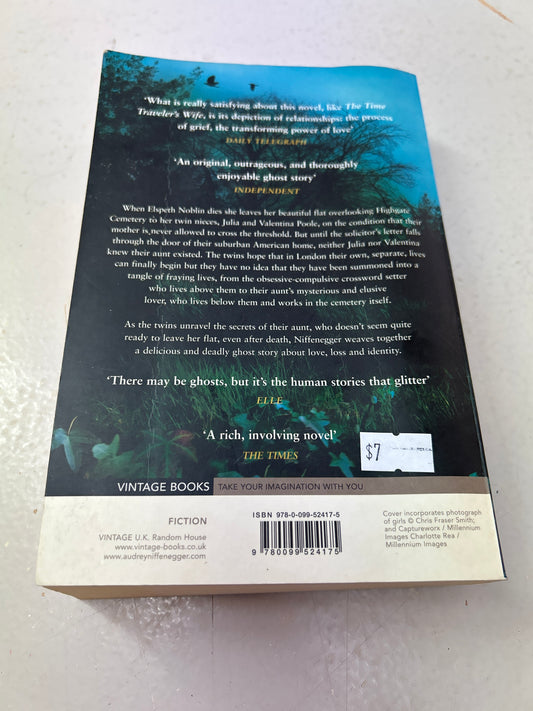 Her fearful symmetry. Audrey Niffenegger. 2010.