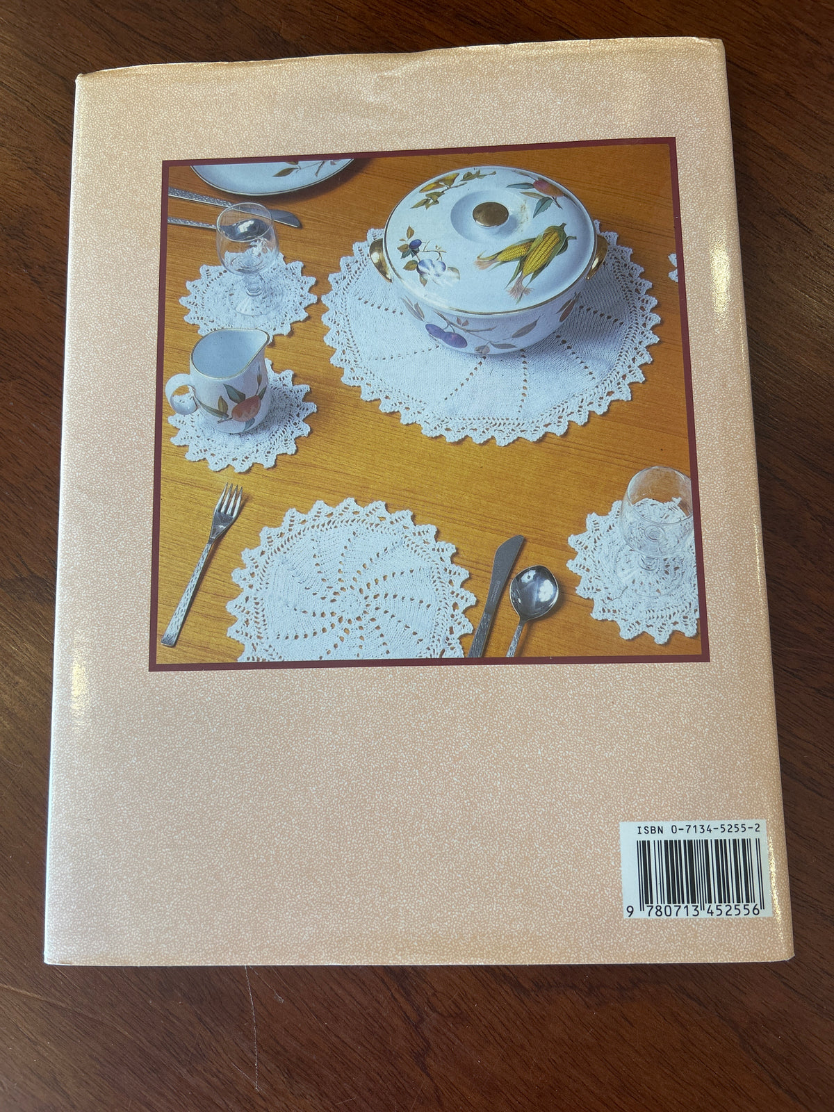 Knitting and crochet for the home. Shelagh Hollingworth. 1987.