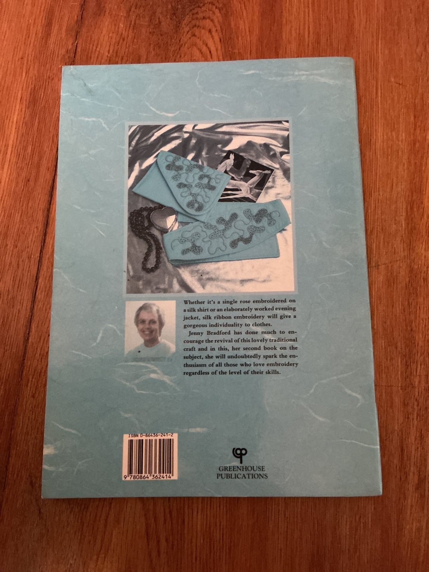 Silk ribbon embroidery 2: transform your clothes. Jenny Bradford. 1989.