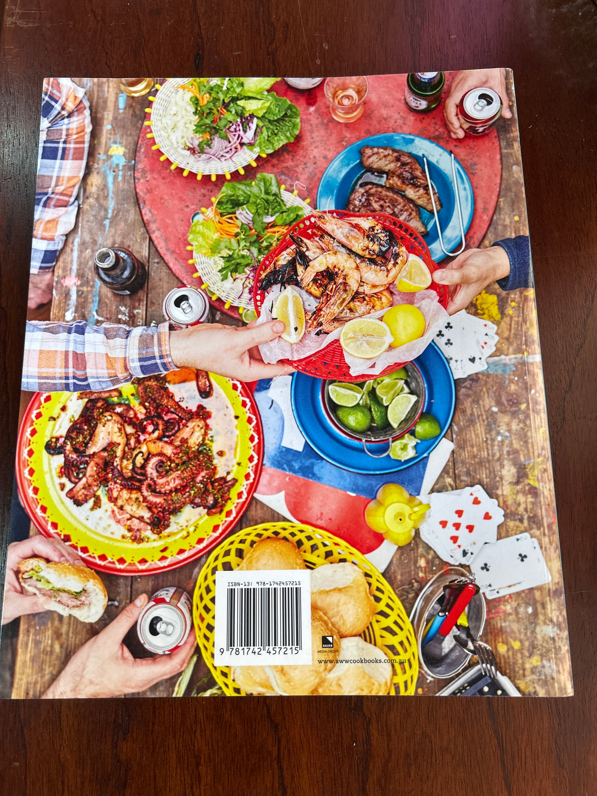 Outdoor kitchen: easy entertaining outside. Australian Women’s Weekly. 2016.