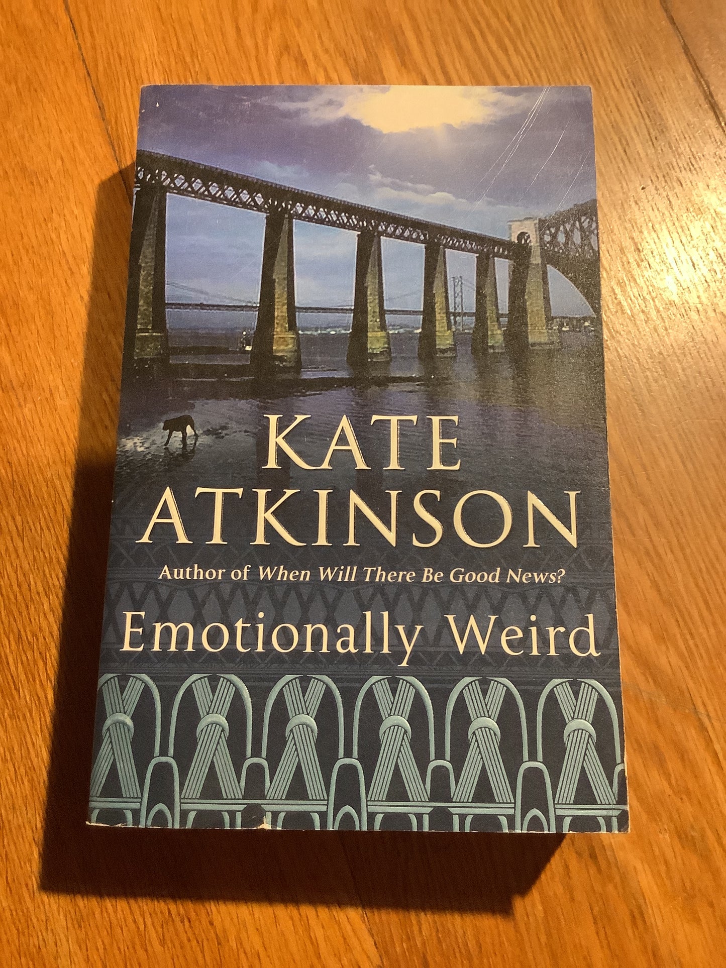 Emotionally weird. Kate Atkinson. 2001.