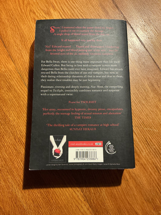 New moon. Stephanie Meyer. 2009.