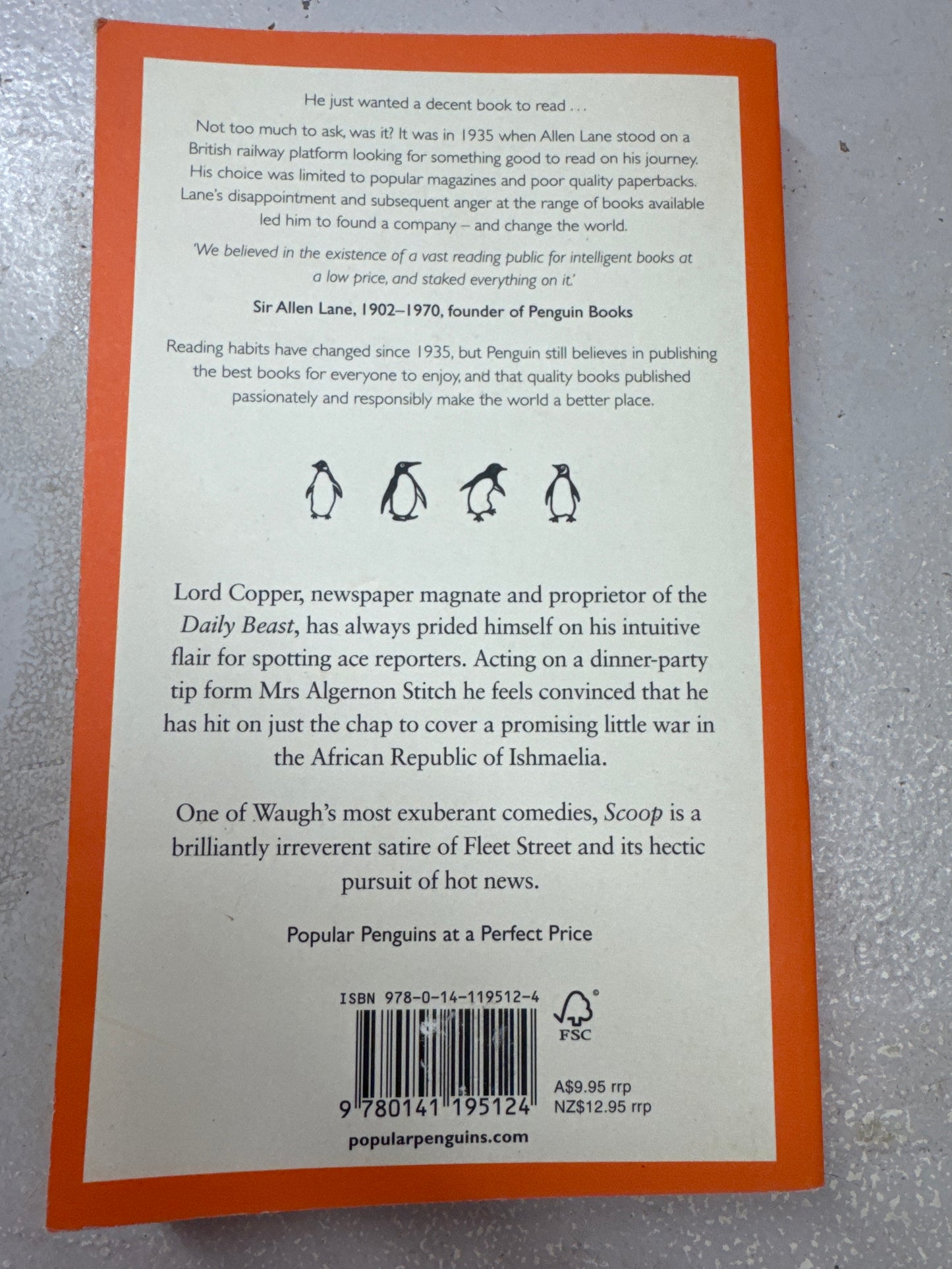 Scoop. Evelyn Waugh. 2010.