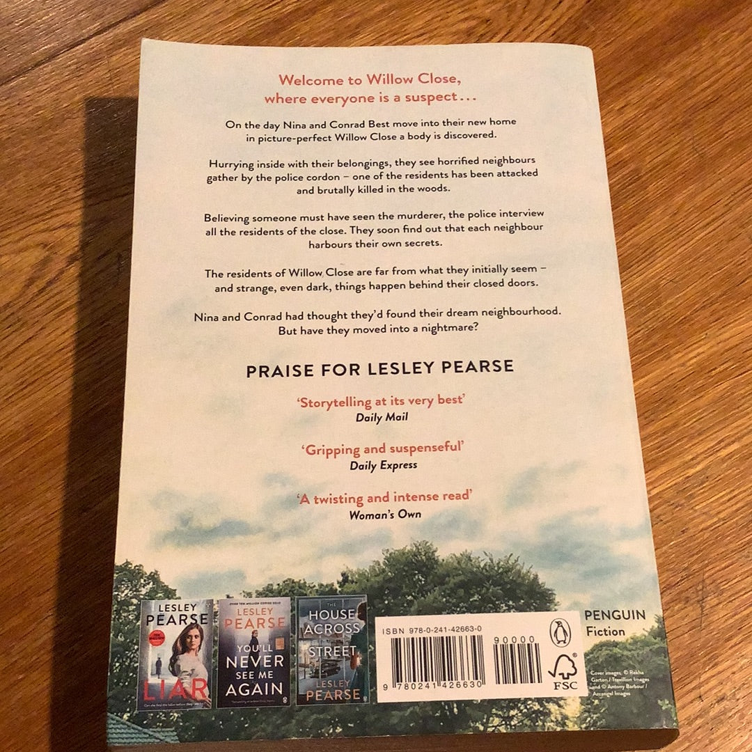 Suspects. Lesley Pearse. 2021.
