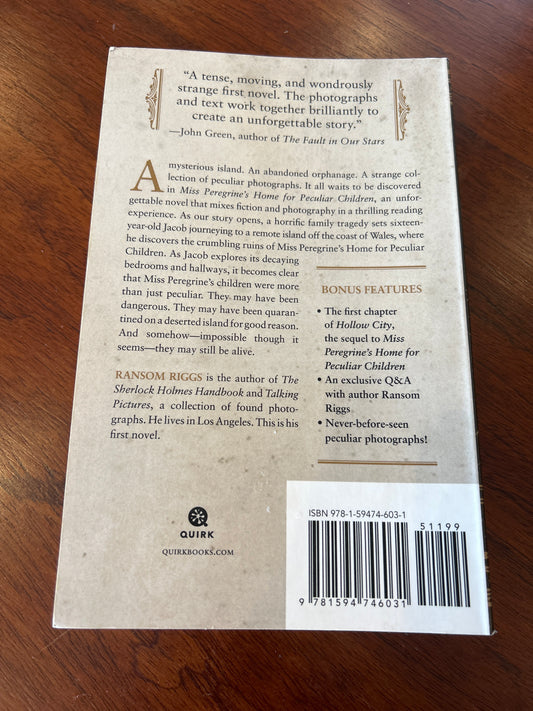 Miss Peregrine's home for peculiar children. Ransom Riggs. 2013.