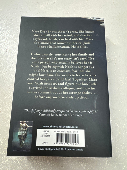 the evolution of mara dyer. Michelle Hodkin. 2012.