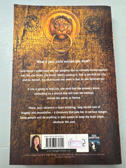 Playing with fire. Tess Gerritsen. 2015.