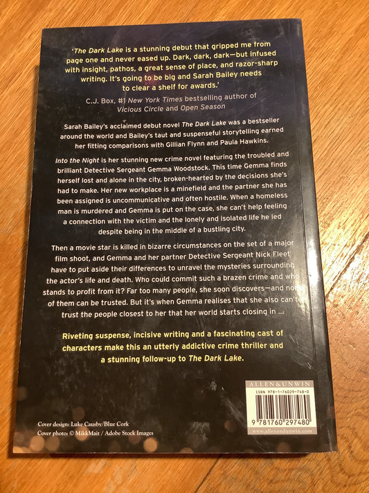 Into the night. Sarah Bailey. 2018.