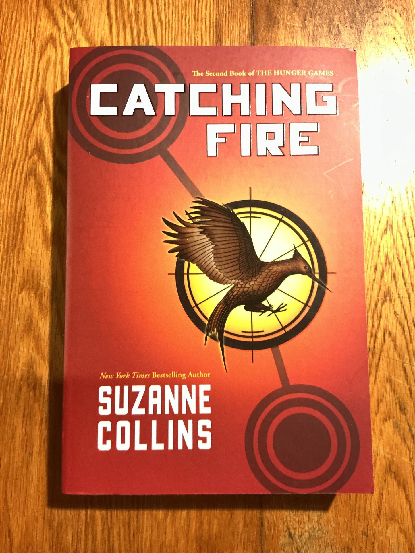 Catching fire. Suzanne Collins. 2009.