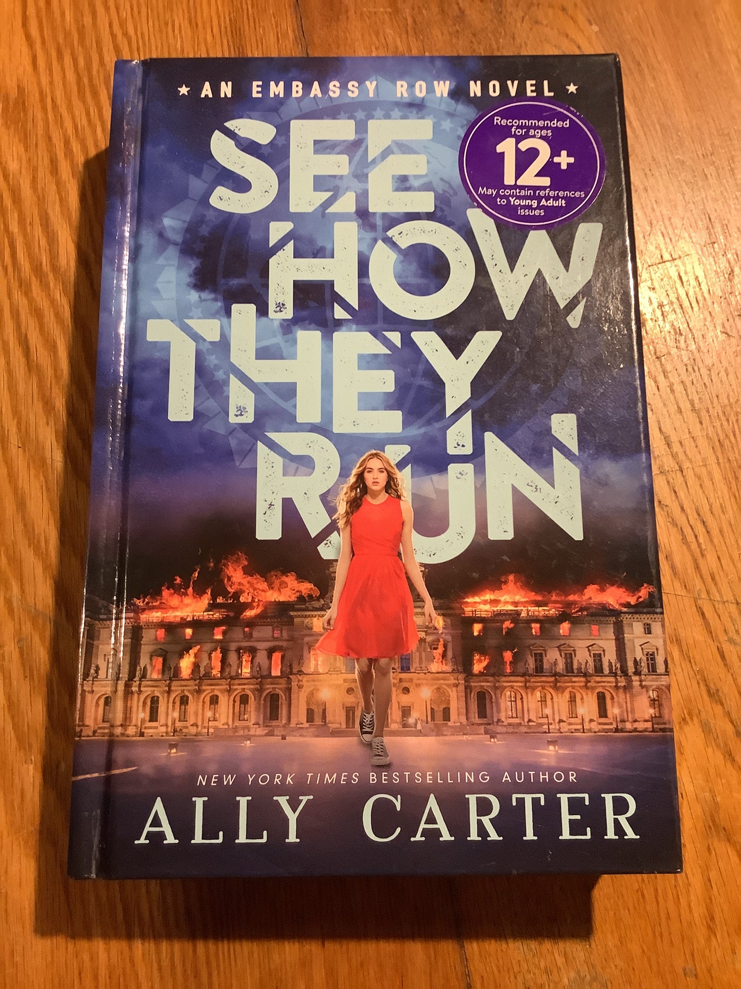 See how they run. Ally Carter. 2016.