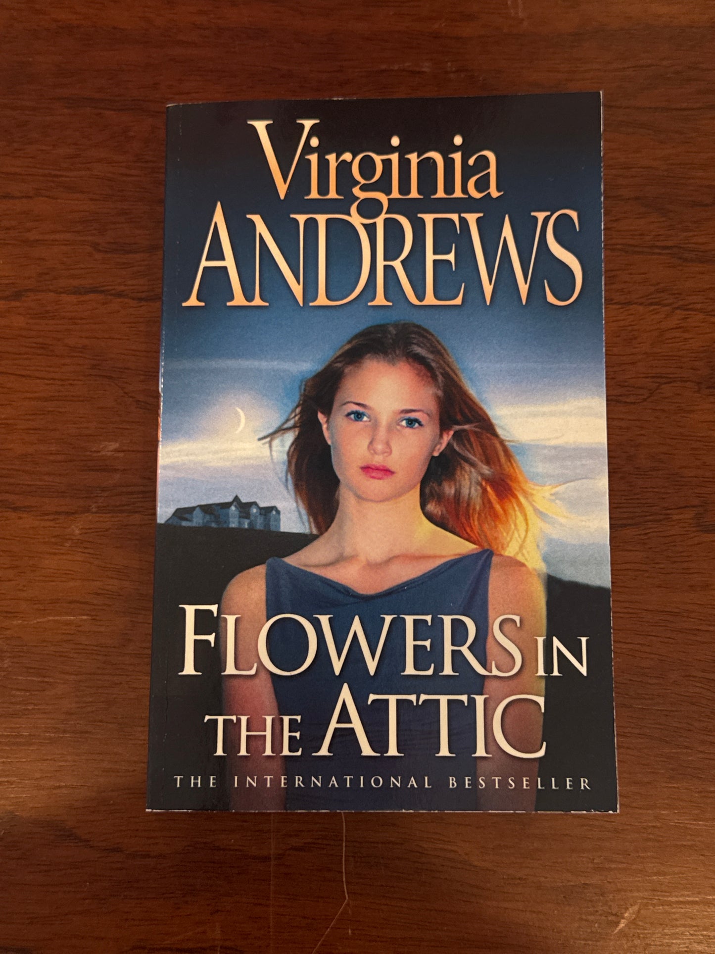 Flowers in the attic. Virginia Andrews. 2005.