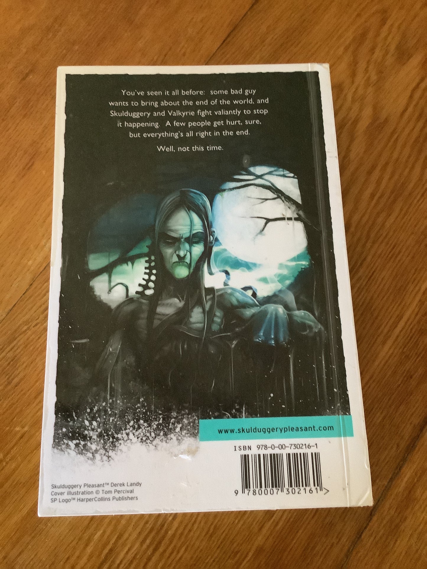 Skulduggery Pleasant: the faceless ones. Derek Landy. 2009.