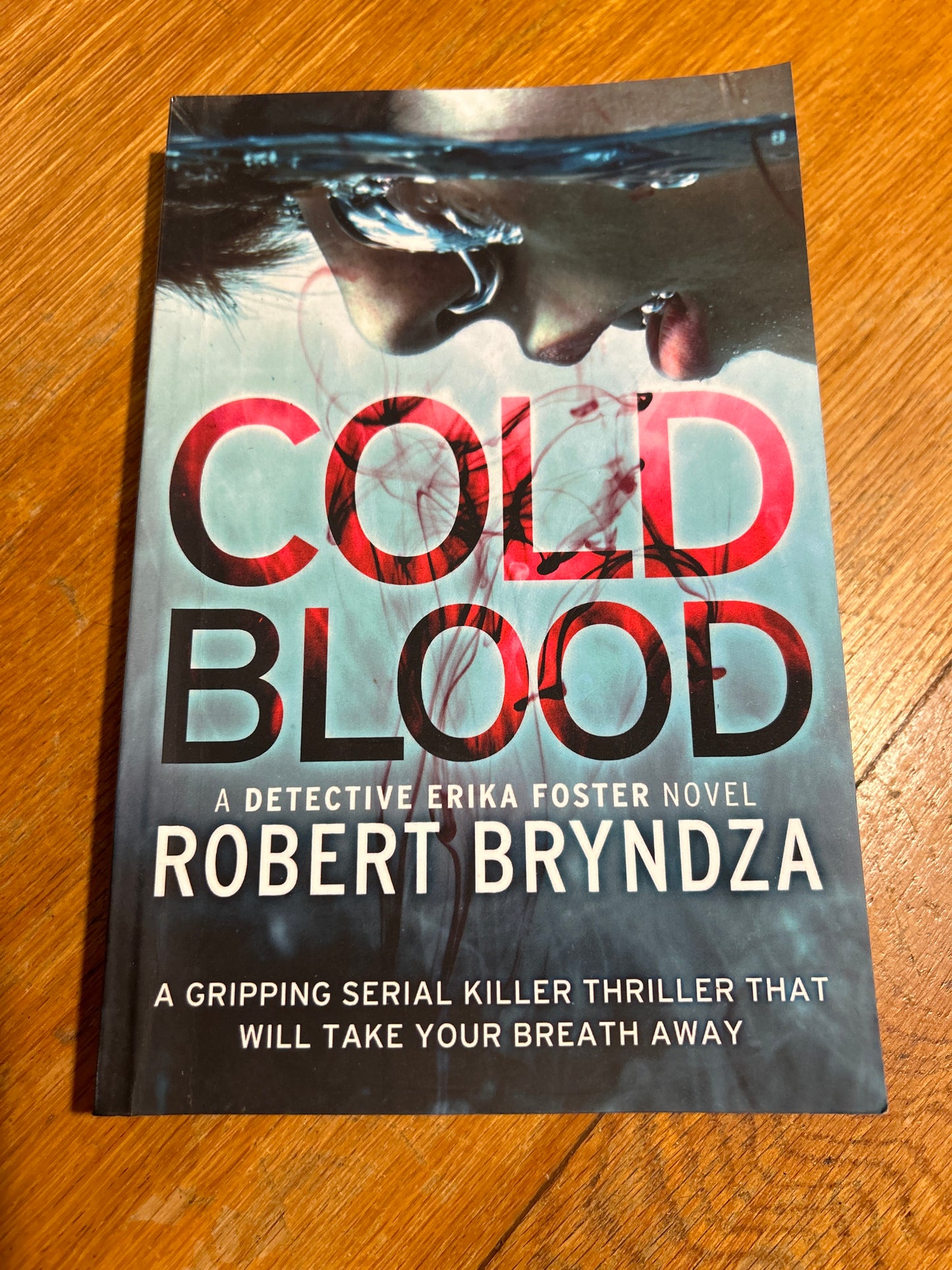 Cold blood. Robert Bryndza. 2017.
