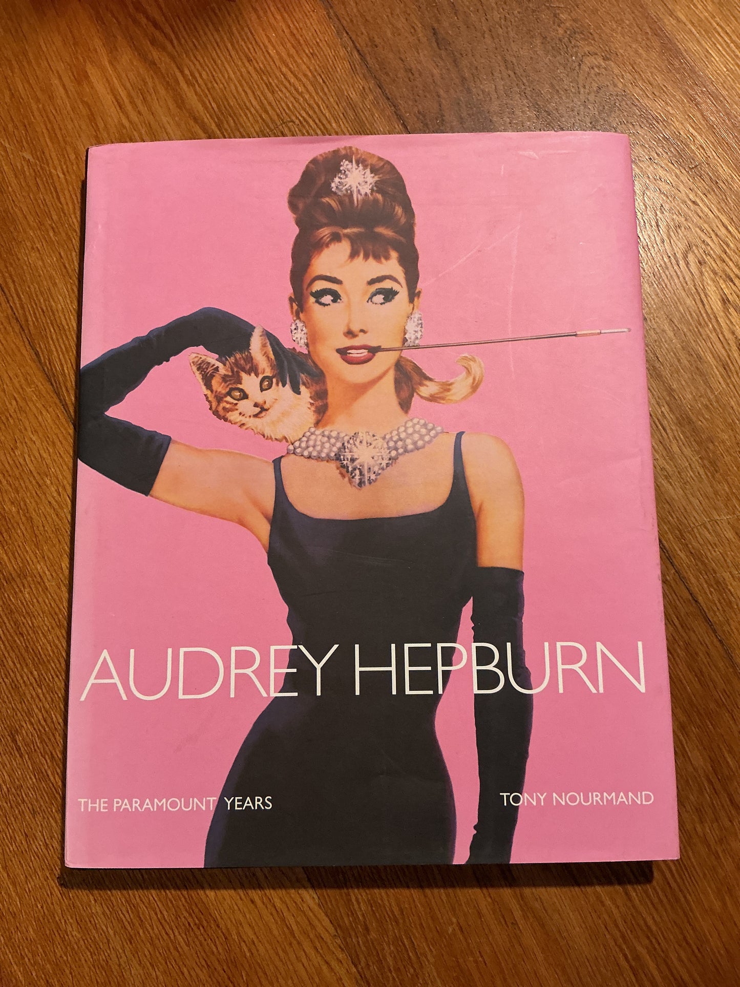 Audrey Hepburn: the Paramount years. Tony Nourmand. 2006.