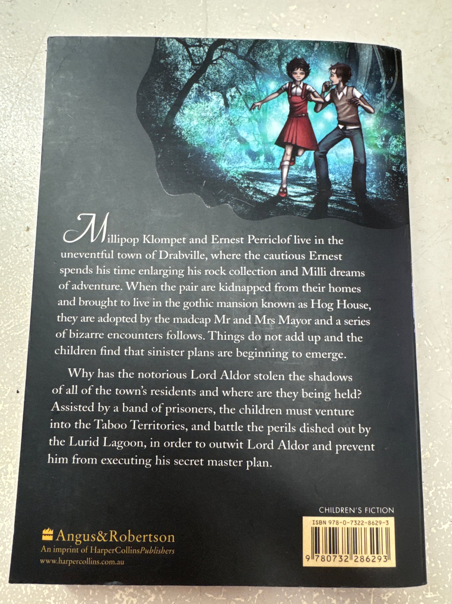 Shadow thief. Alexandra Adornetto. 2007