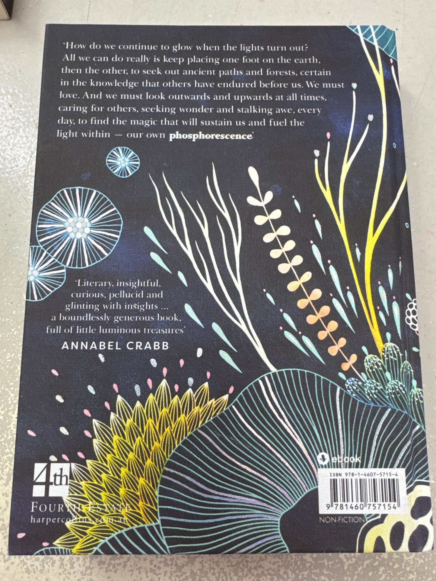 Phosphorescence: on awe wonder & things that sustain you when the world goes dark. Julia Baird. 2020.