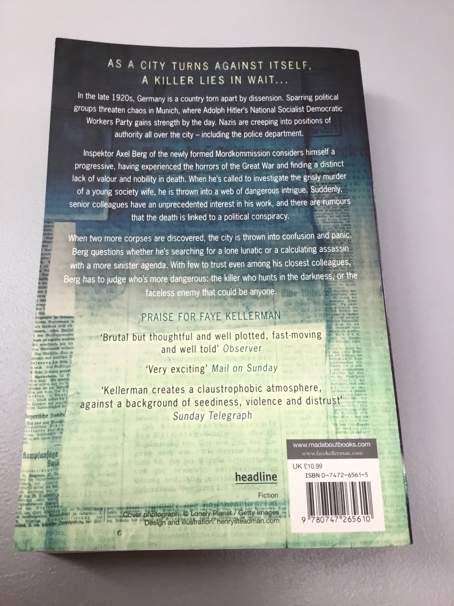 Straight into darkness. Faye Kellerman. 2005.