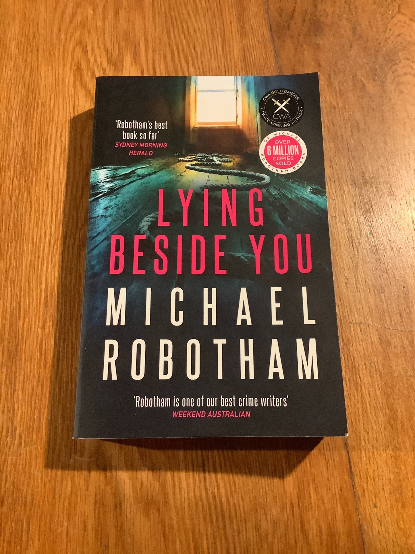 Lying beside you. Michael Robotham. 2023.