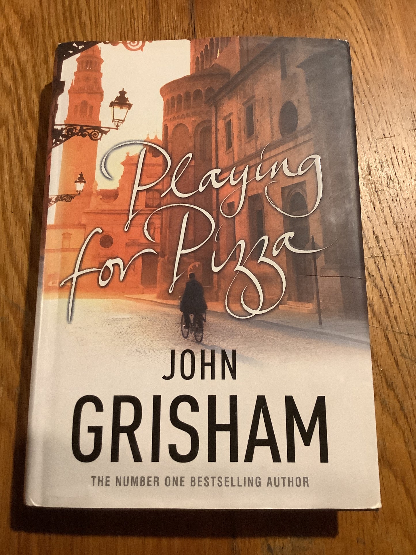 Playing for pizza. John Grisham. 2007.