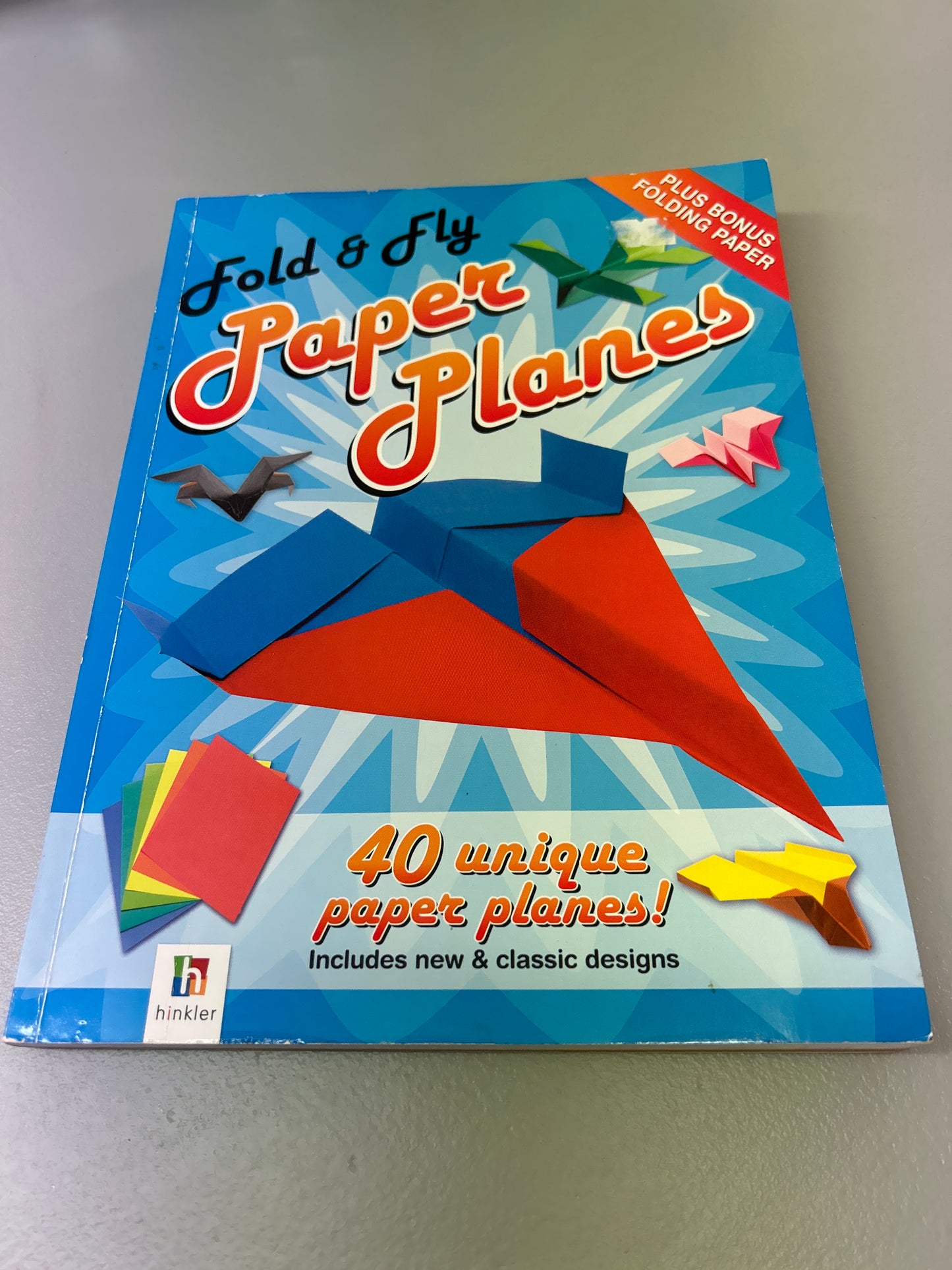 Fold & fly paper planes. Dean Mackey. 2010.