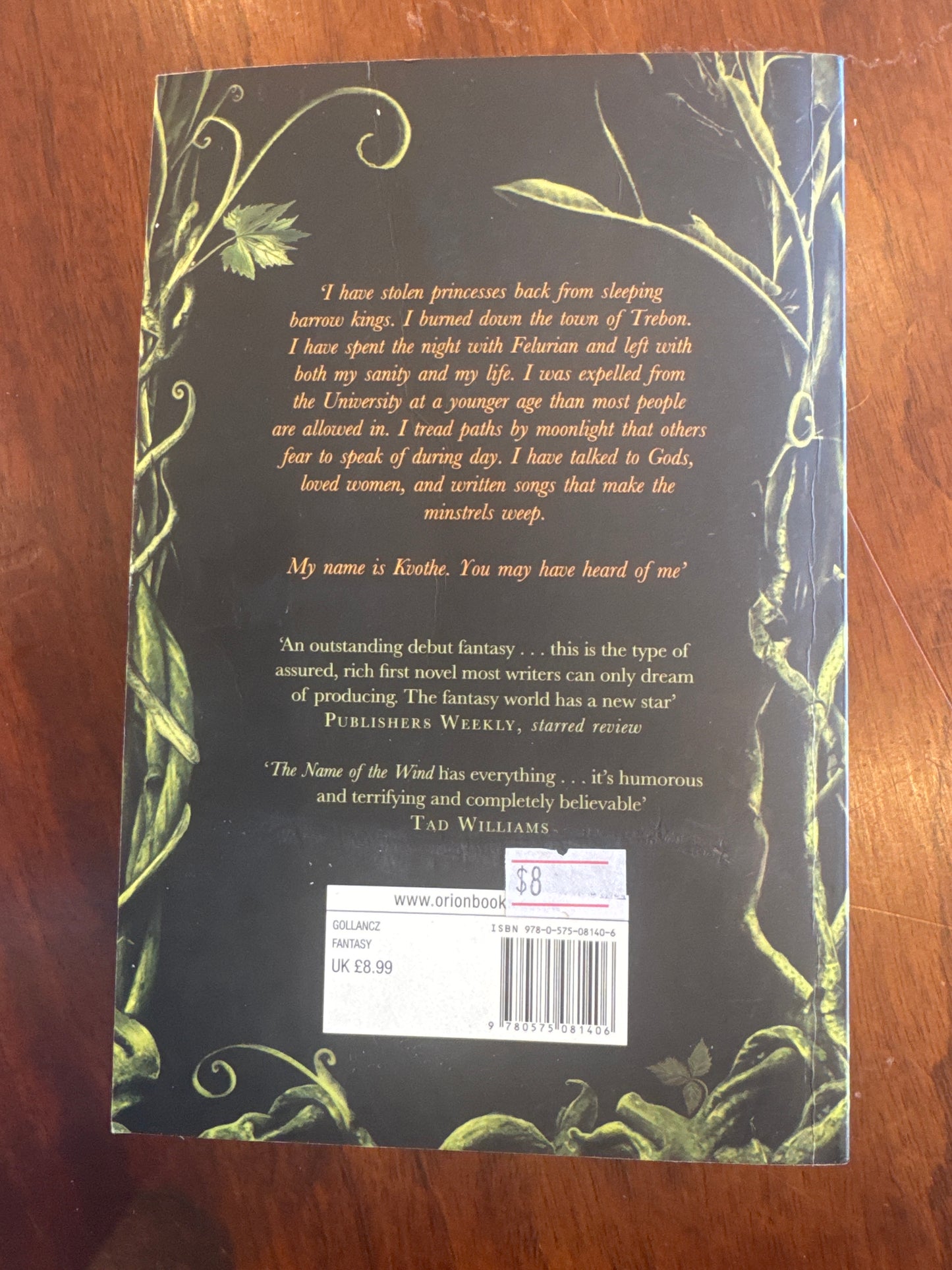 Name of the wind. Patrick Rothfuss. 2007.