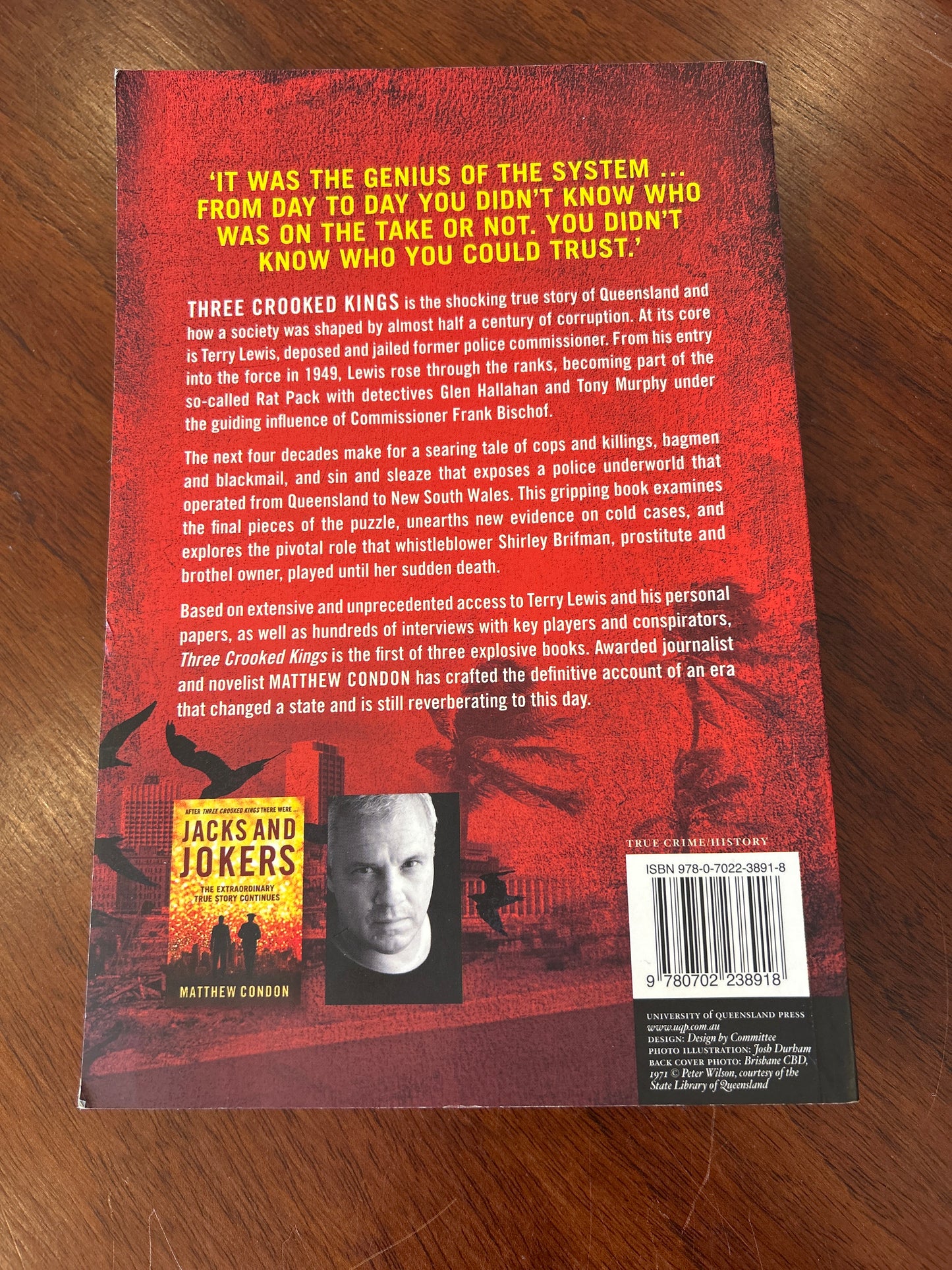 Three crooked kings. Matthew Condon. 2013.