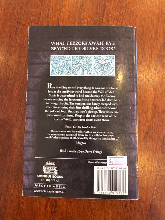 Silver door. Emily Rodda. 2012.