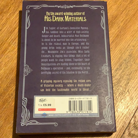 Shadow in the North. Philip Pullman. 2004.